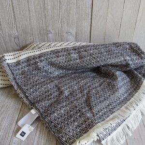 NWT GAP Woman's Wrap/Scarf SOFT Black/White Classic
